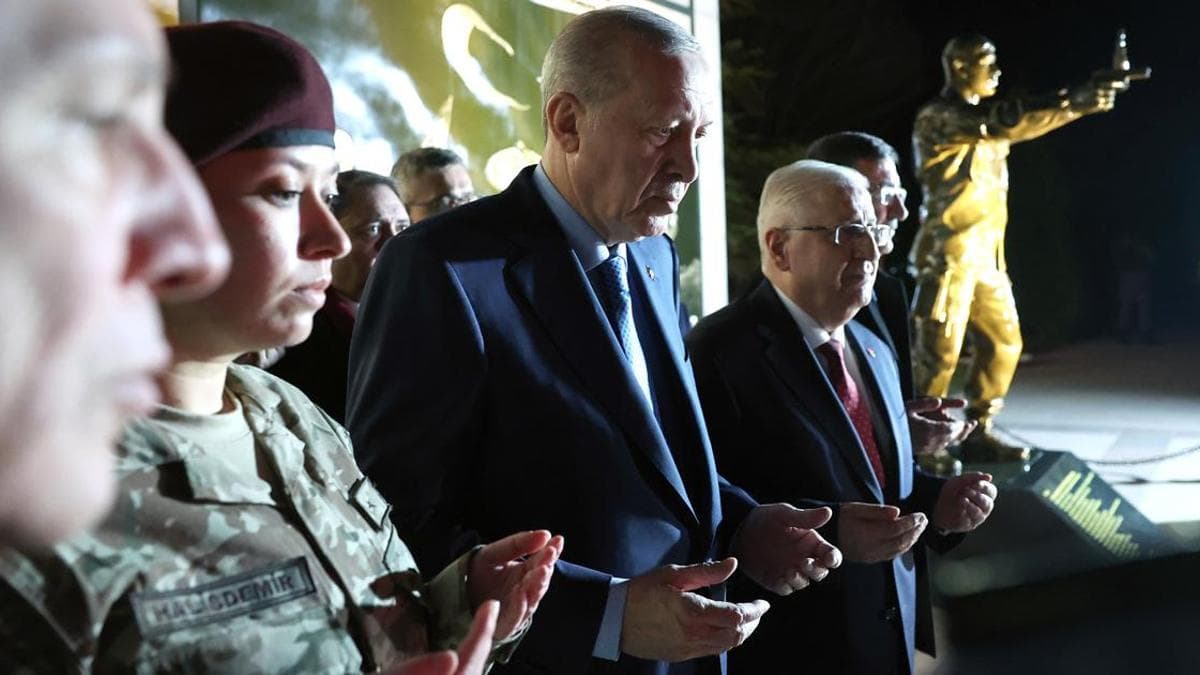 Ömer Halisdemir’in şehit düştüğü yerde duygusal anlar! Cumhurbaşkanı Erdoğan ve Elif Nur Halisdemir birlikte dua etti