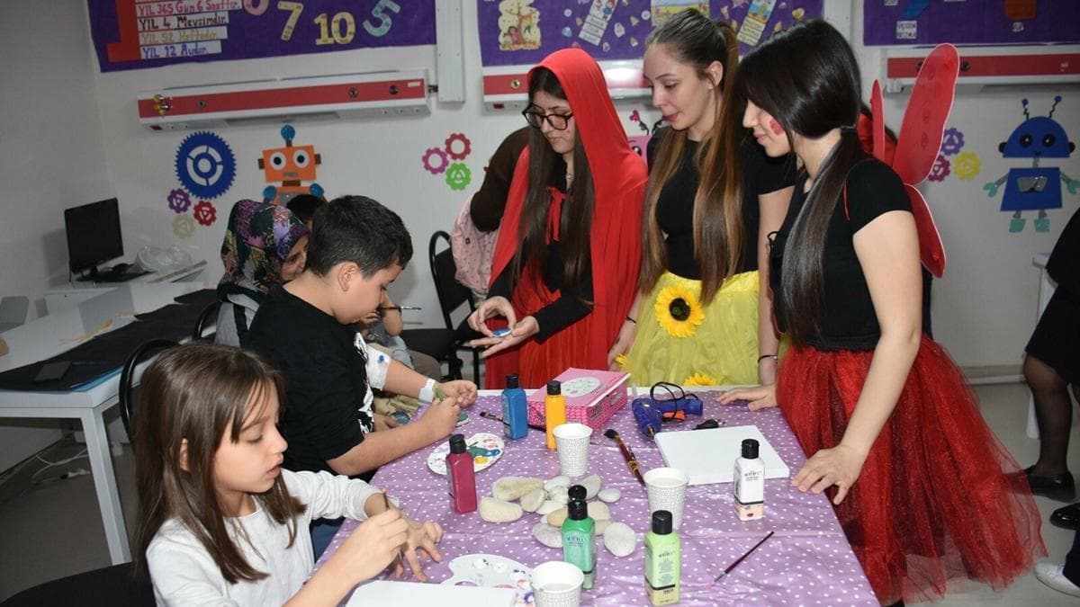 Hastane sınıfında 'Oyun Her Yerde' etkinliği ile moral buldular