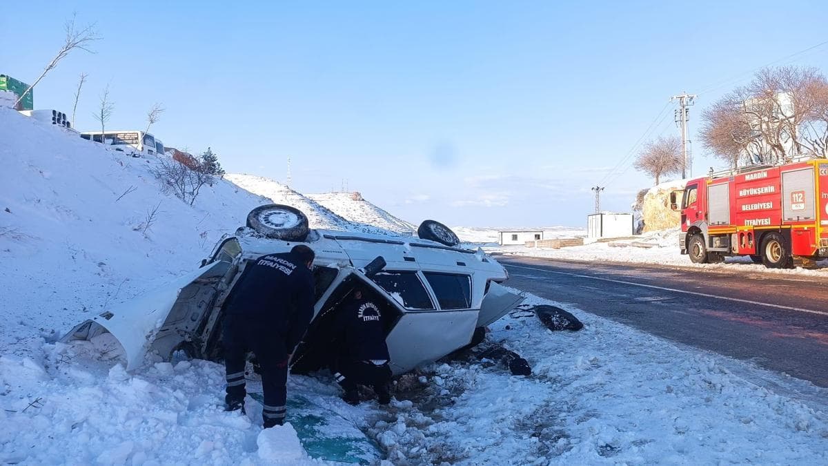 Mardin'de otomobil şarampole devrildi: 4 yaralı