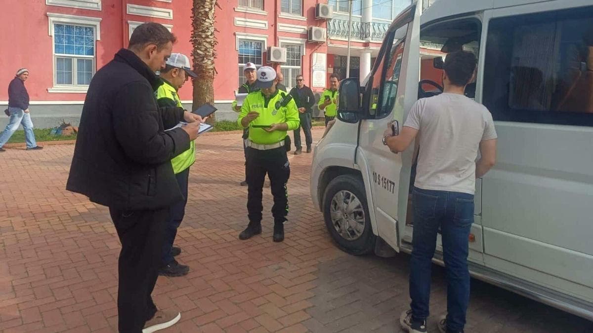 Burhaniye de okul servisleri denetlendi