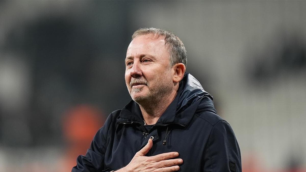 Beşiktaş Teknik Direktörü Sergen Yalçın, Galatasaray derbisi öncesi motivasyon turu attı