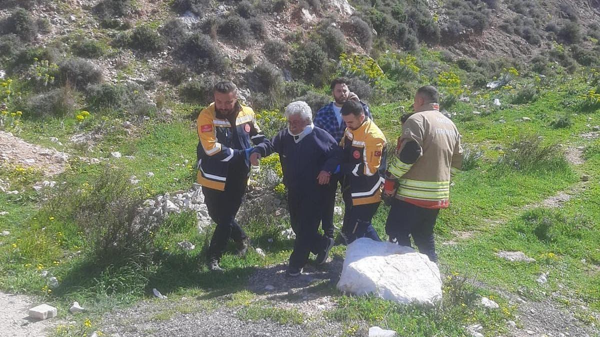 Şarampole yuvarlanan otomobilin sürücüsü yaralandı