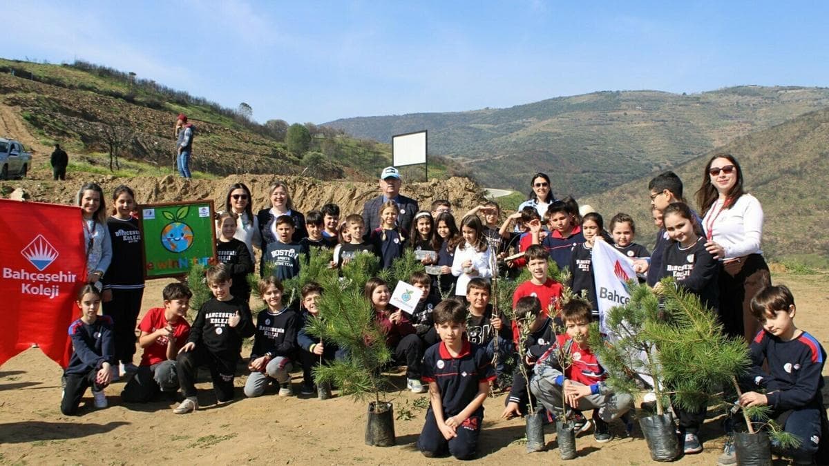 Öğrenciler yanan orman alanını tohumladı