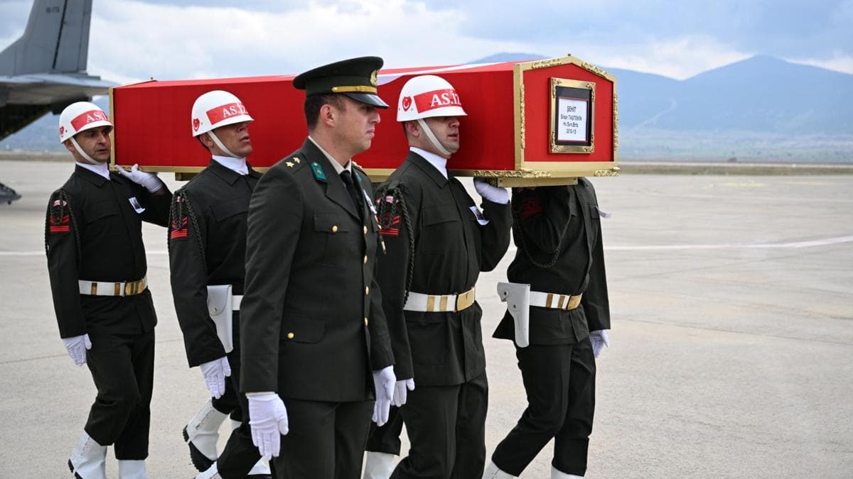 Şehit Binbaşı Sinan Taştekin'in Cenazesi Isparta'ya Getirildi