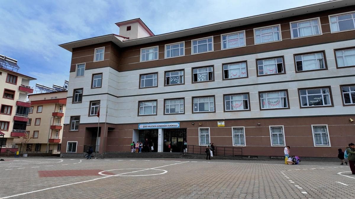 Bingöl'de Kar Spreyi Nedeniyle 30 Öğrenci Hastanelik Oldu