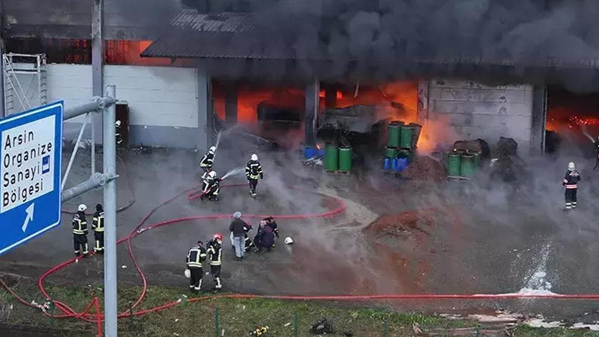 Trabzon'da fındık fabrikasının deposunda yangın: 1 yaralı, çevre binalar boşaltıldı