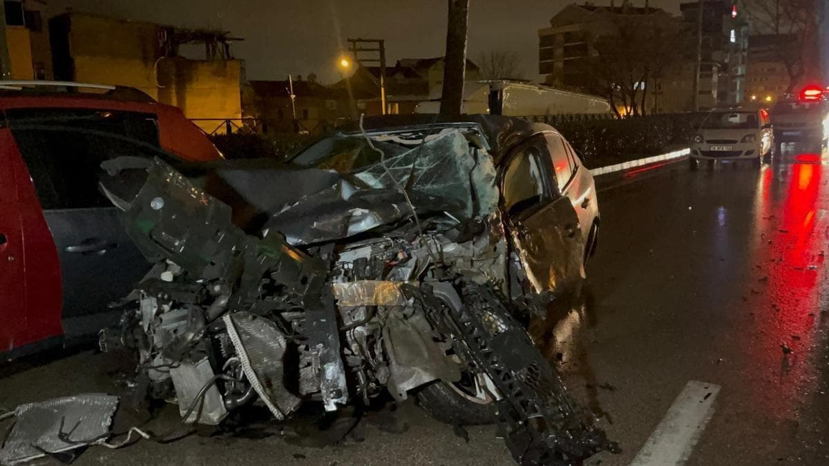 Bursa'da zincirleme trafik kazası: 3 araç karıştı, 3 kişi yaralandı