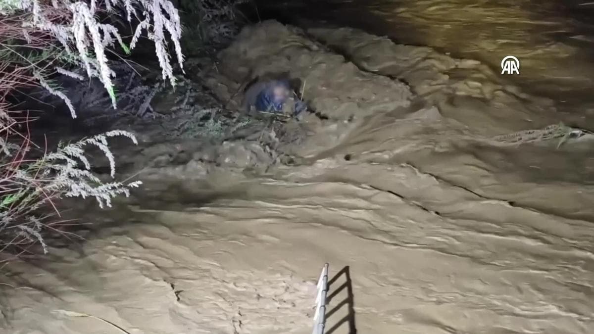 Nazilli'de Taşan Çayda Mahsur Kalan Sürücü 4 Saat Sonra Kurtarıldı