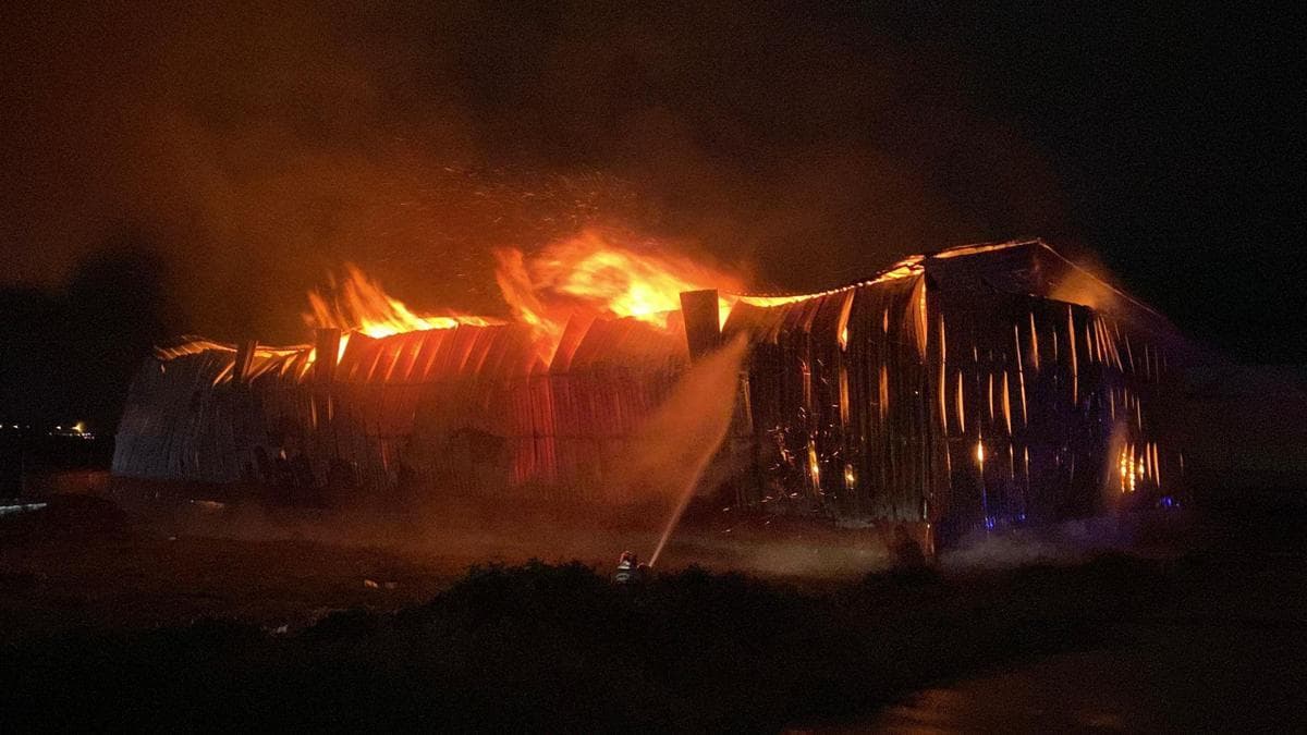 Osmaniye'deki Kağıt Fabrikası Yangını Kontrol Altına Alındı