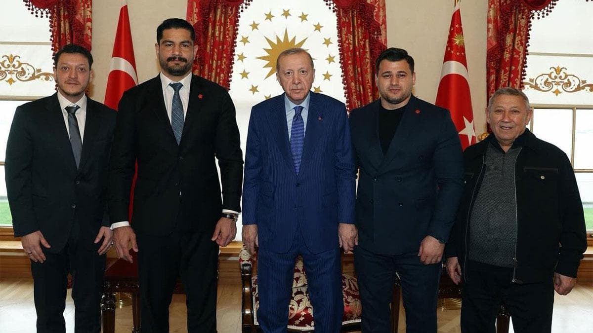 Cumhurbaşkanı Erdoğan, Güreş Federasyonu Başkanı Akgül'ü Kabul Etti