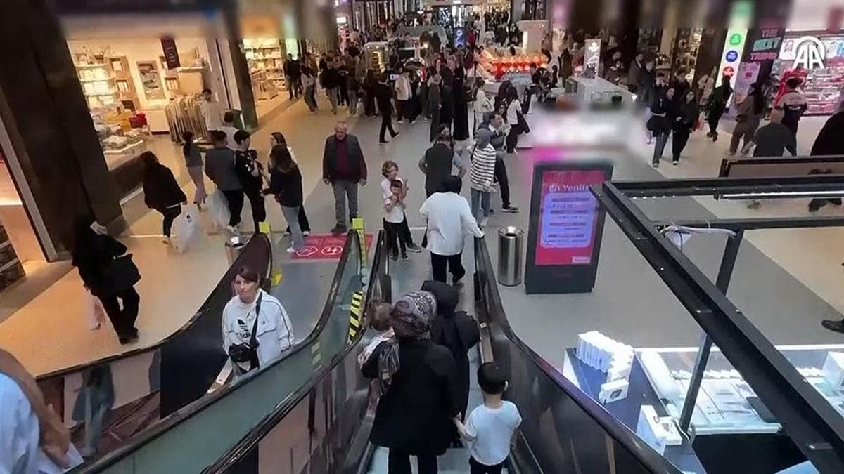 Ankara'daki AVM'den Hafta Sonu İçin Yeni Kural: 18 Yaş Altına Veli Şartı