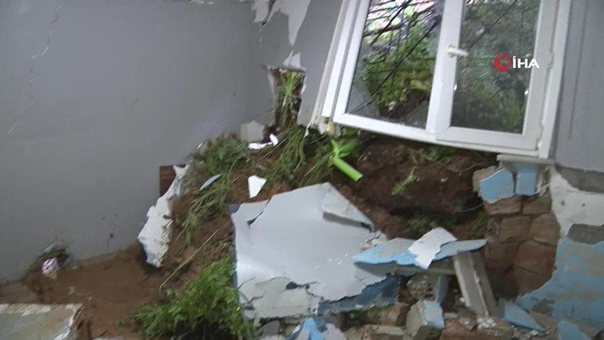 Maltepe'de Toprak Kayması: Kaya Eve Girdi, Ev Kullanılamaz Oldu