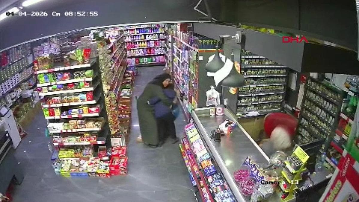 Van'da 5.2'lik Deprem: Eşyalar Beşik Gibi Sallandı