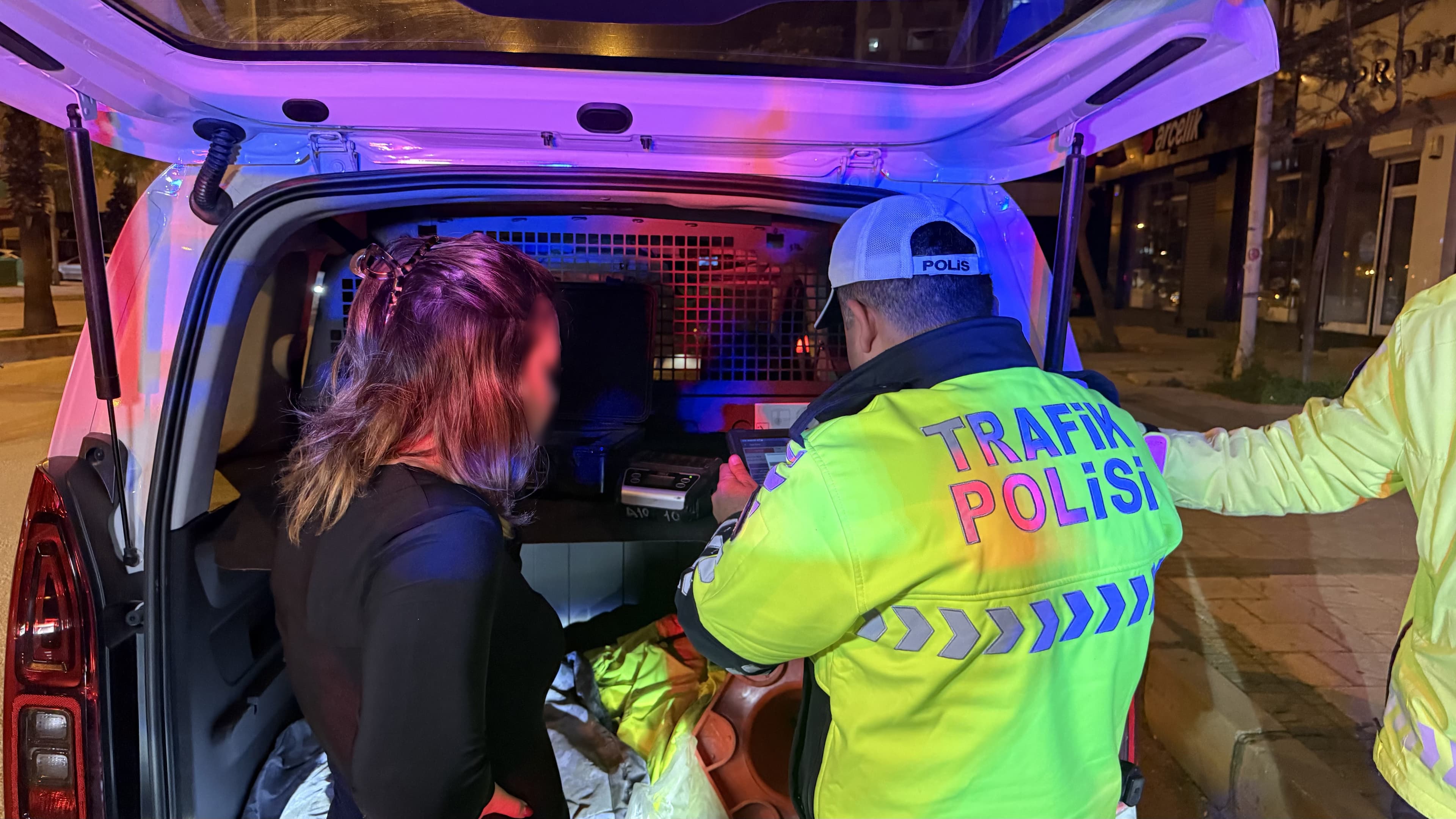 Adana'da Alkollü Aday Sürücü: 'Beni Çekmeyin, Avukatım' Dedi