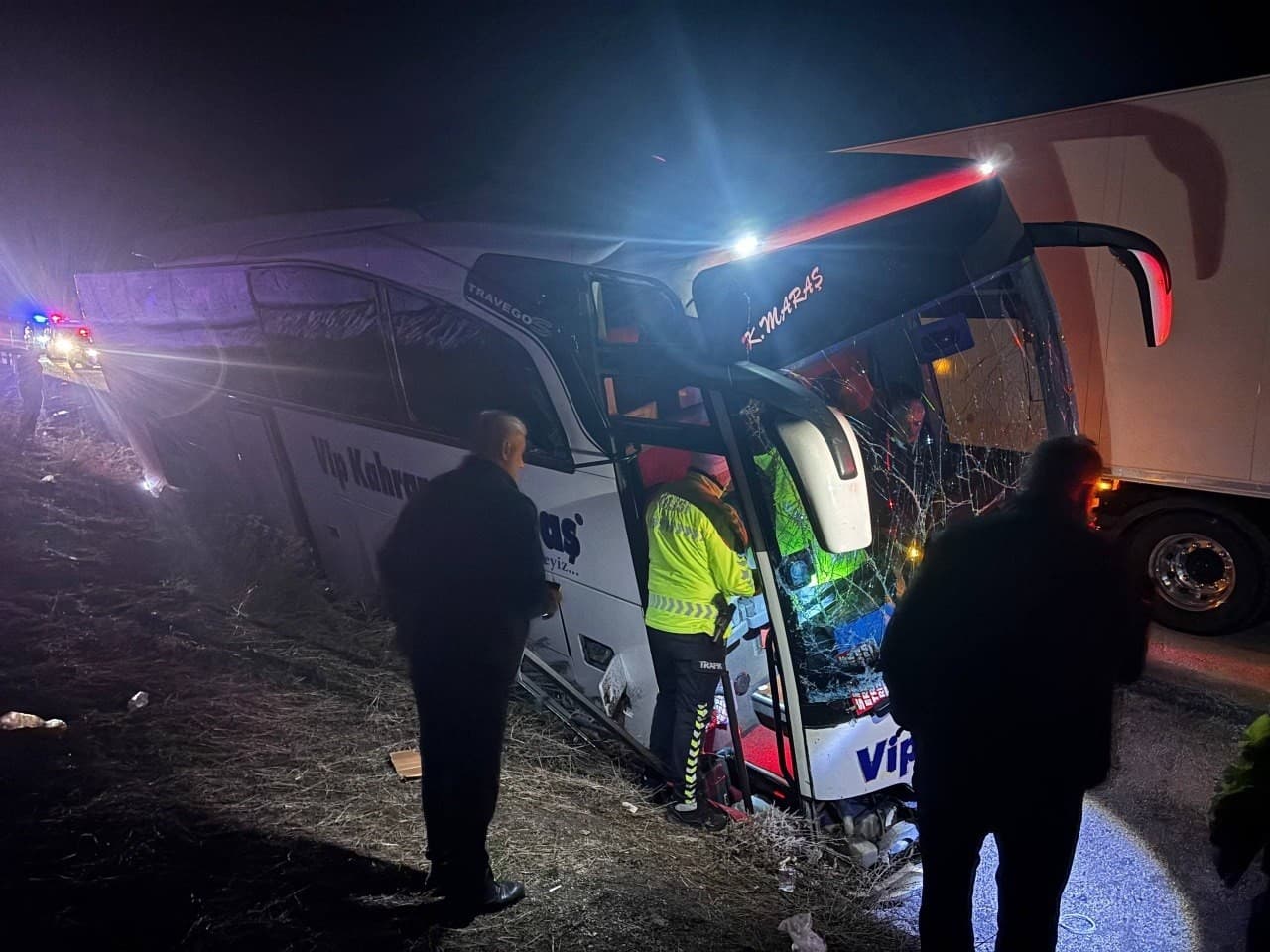 Erzincan'da Otobüs Kazası: 33 Yolcu Yaralanmadan Kurtuldu