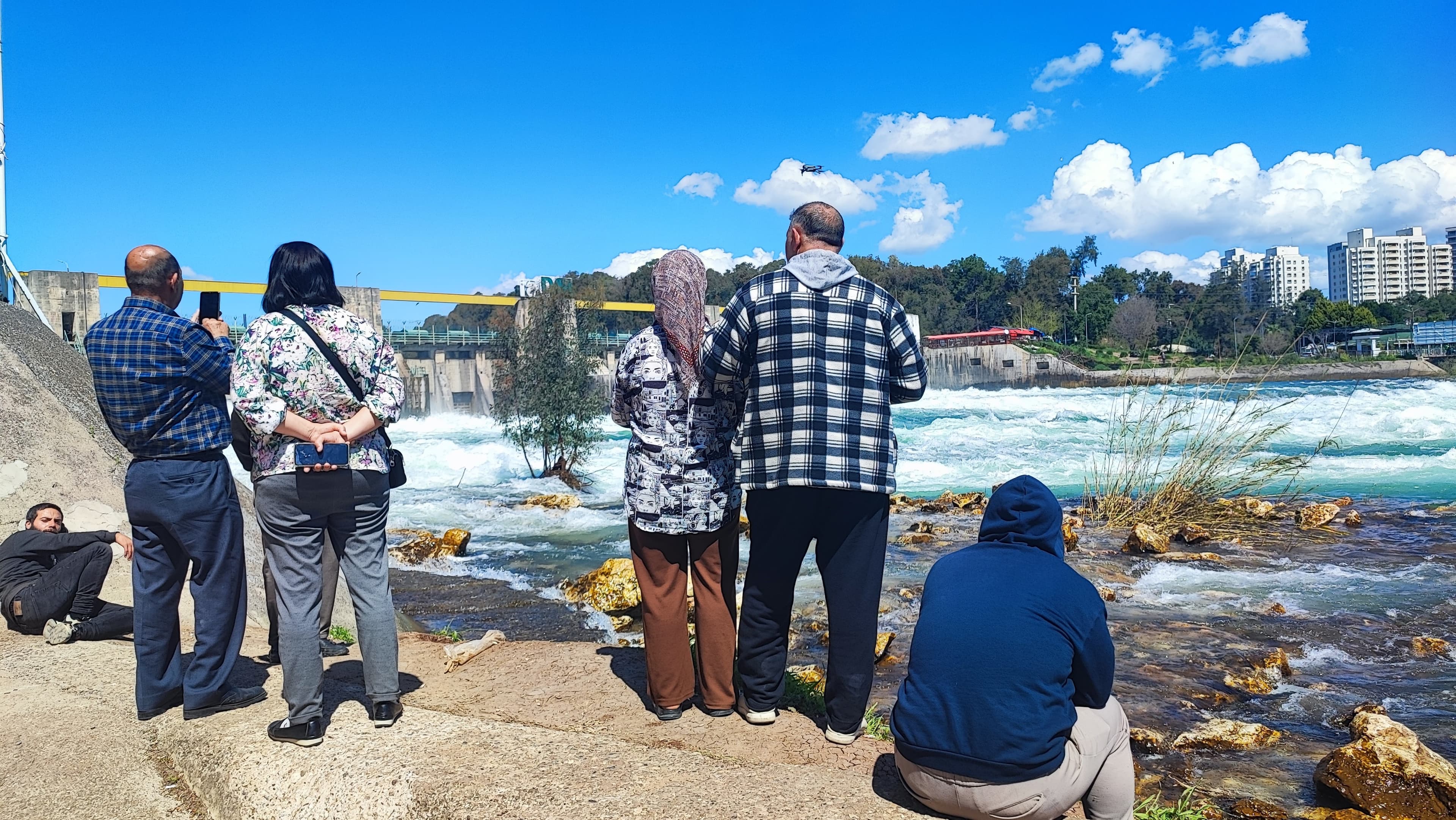 Seyhan Barajı Kapakları Açıldı, Vatandaşlar Görsel Şölene Akın Etti