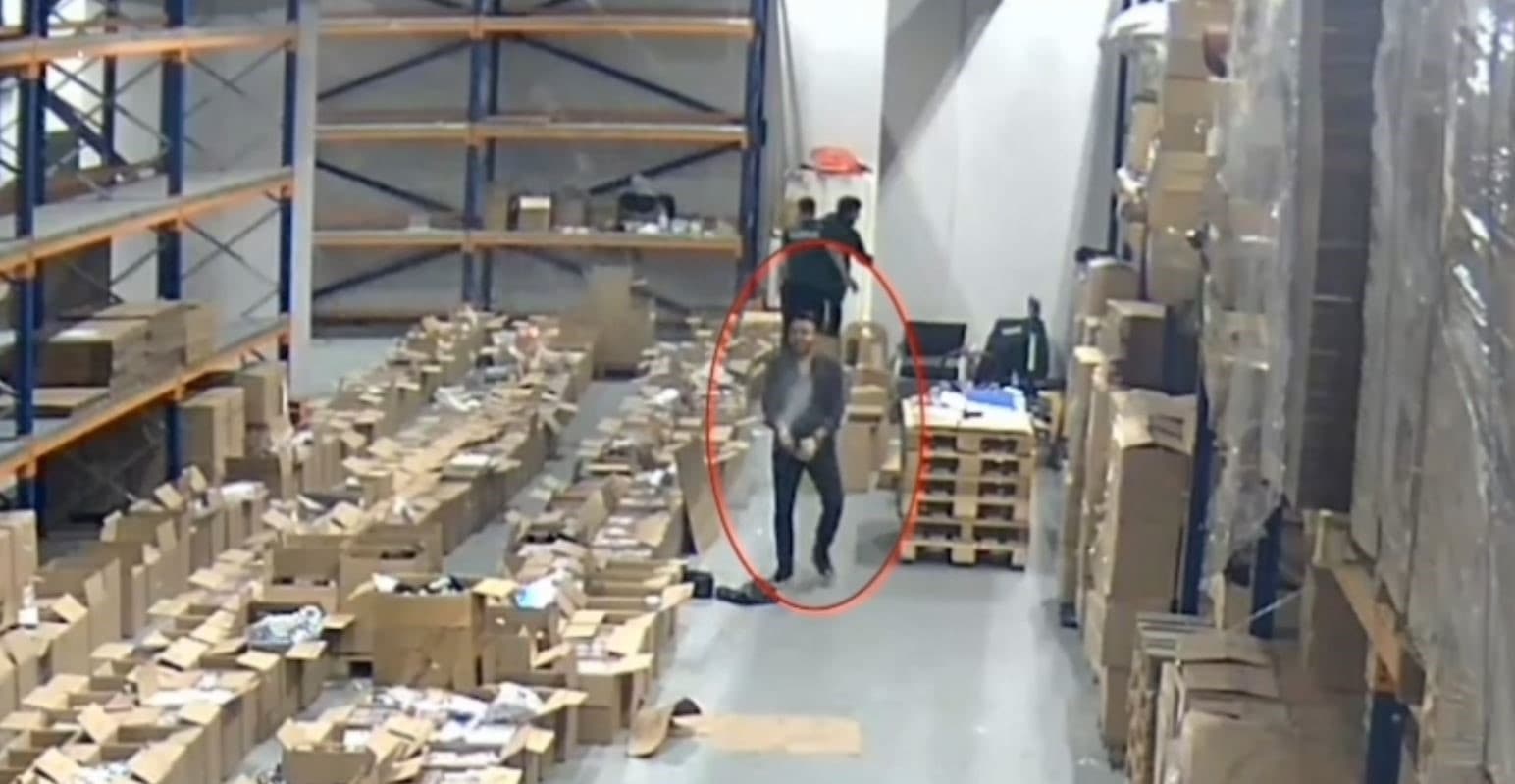 Havalimanında Kaçakçılık İddiası: 4 Gümrük Personeli Gözaltında