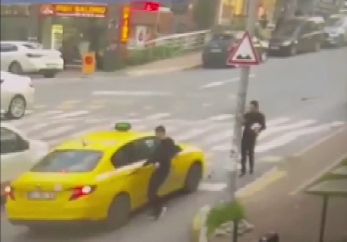 Fatih'teki kurye cinayetinde yeni görüntü: Şüpheliler taksiyle kaçtı