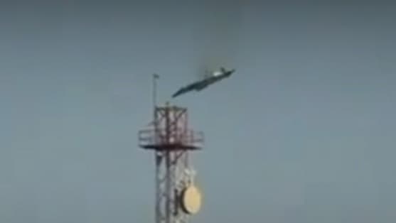 ABD savaş uçağı Kuveyt'te böyle düştü! Mürettebat sağ kurtuldu