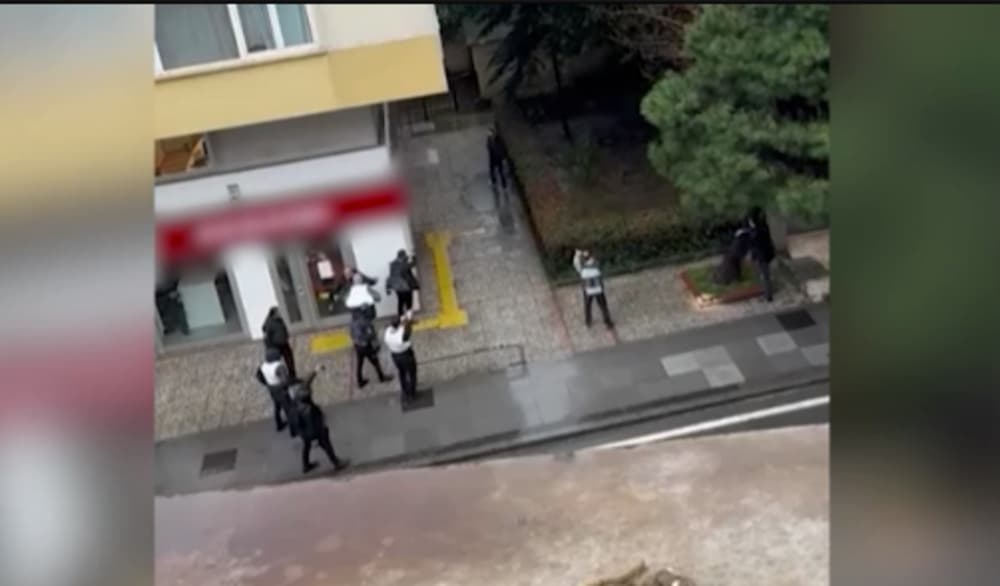 İstanbul'da Banka Müdürünü Bıçakla Rehin Alan Eski Çalışan Tutuklandı