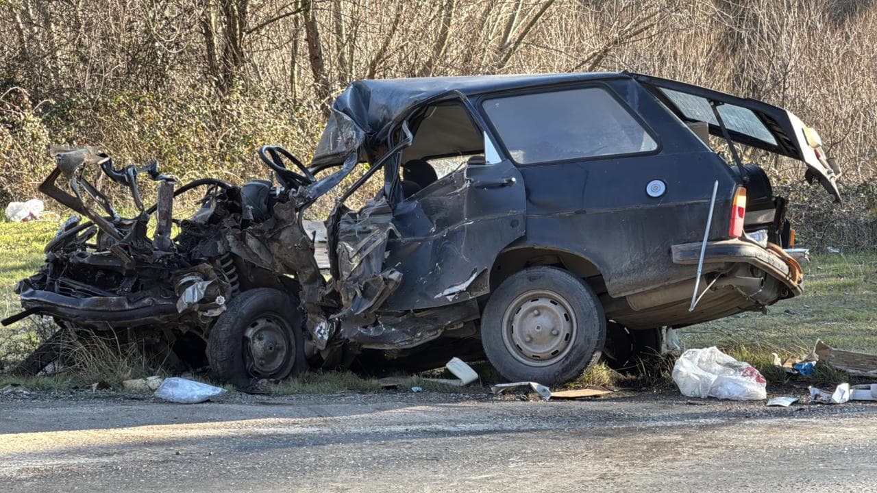 Karabük'te otomobille kamyon çarpıştı: 2 ölü, 4 yaralı