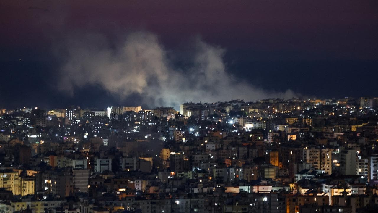 Katil İsrail ordusu Lübnanın başkenti Beyrutun Dahiye bölgesini bombaladı