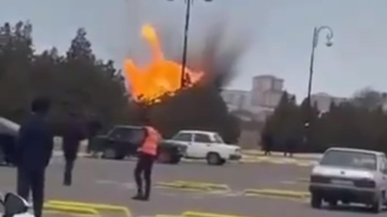 Azerbaycan, İran sınırından yük araçlarının hareketini geçici olarak askıya aldı