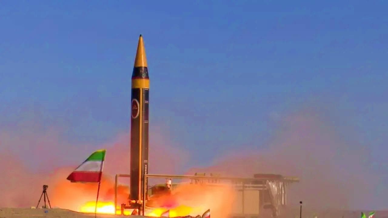 İran, ABD'nin bölgedeki USS Abraham Lincoln uçak gemisini füzelerle hedef aldığını duyurdu