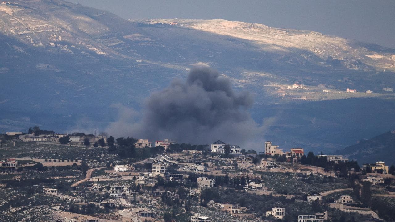 İşgalci İsrail ordusu, Lübnan'ın güneyine fosforlu top mermileriyle saldırı düzenledi