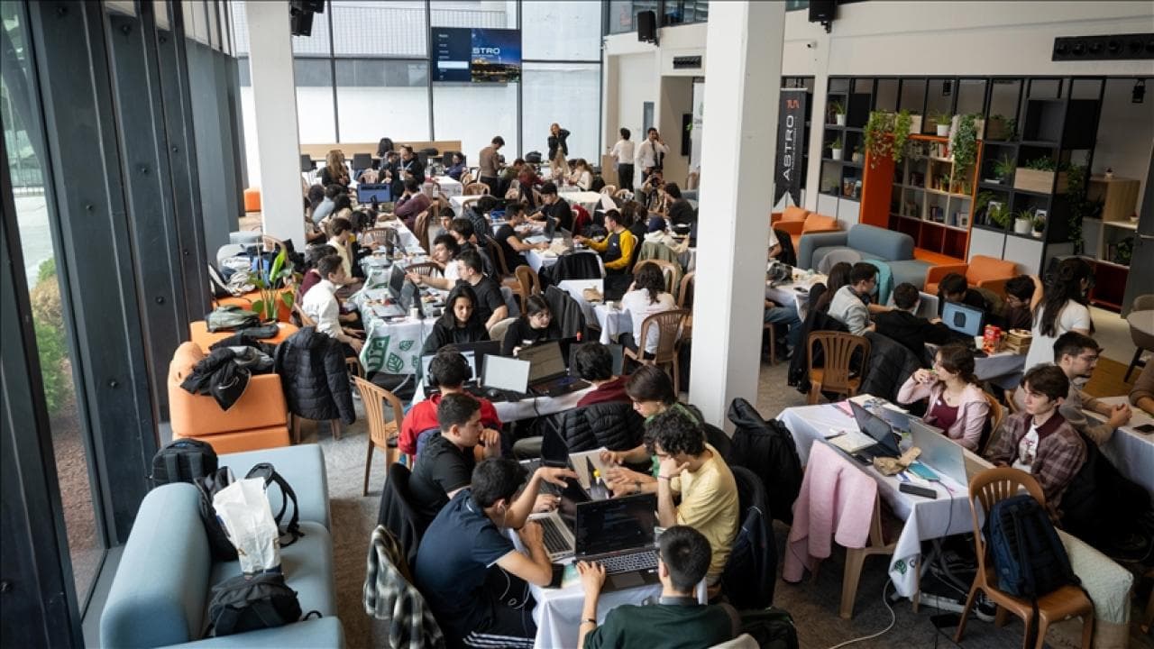 Türkiye'nin İlk Uzay Hackathonu 37 Şehirde Başladı