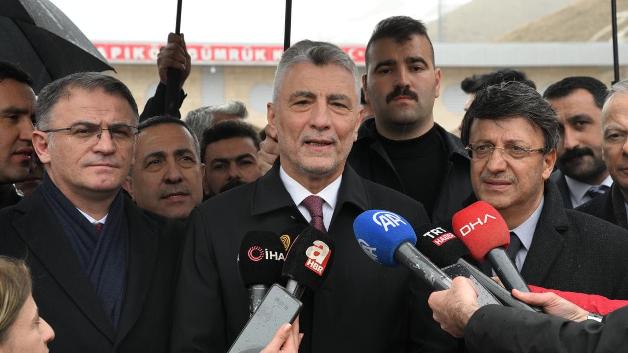 Bakan Bolat Van Kapıköy Gümrük Kapısı'nı İnceledi: 'İşler Normal Yolunda'