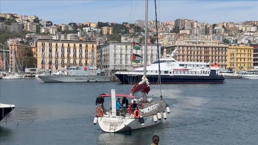 Sumud Filosu Hareketlendi: 'Bianca' Teknesi Napoli'de Karşılandı