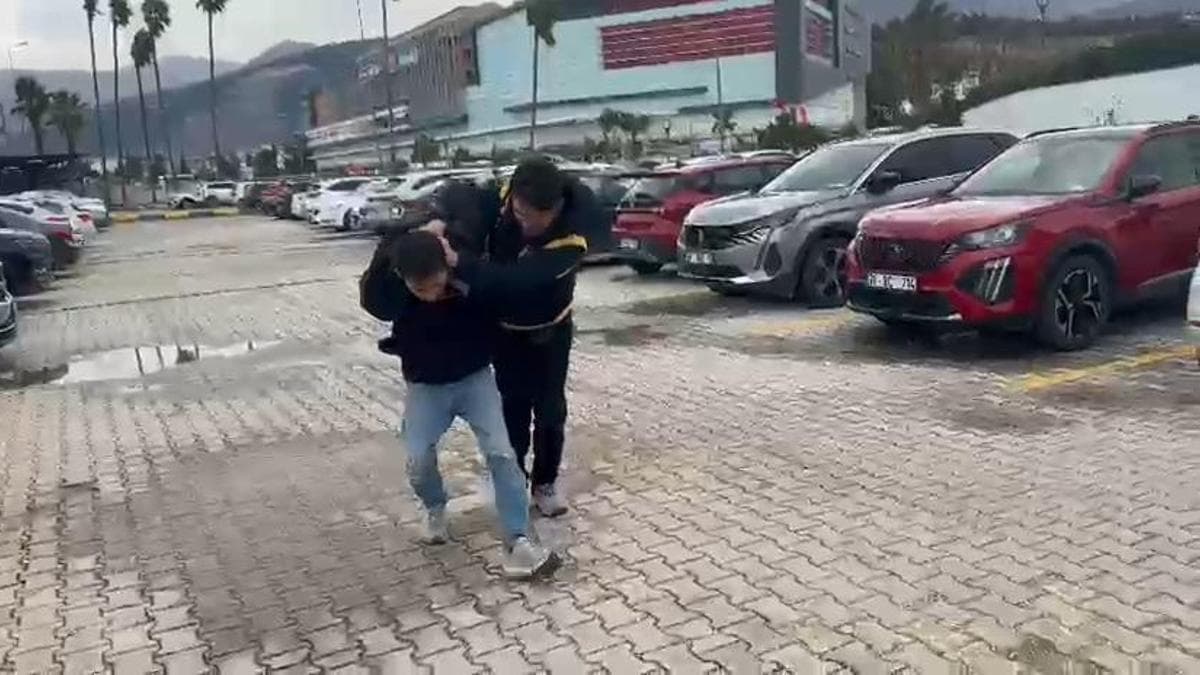 Tuvalette gizlice kadınların görüntülerini çekmişti! Tuvalet sapığı tutuklandı!