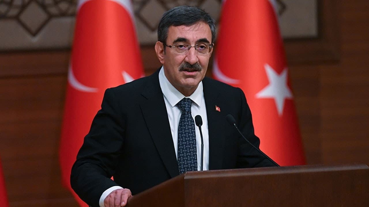 Cevdet Yılmaz: Akaryakıt Fiyat Artışı Türkiye'ye Sınırlı Yansıtıldı