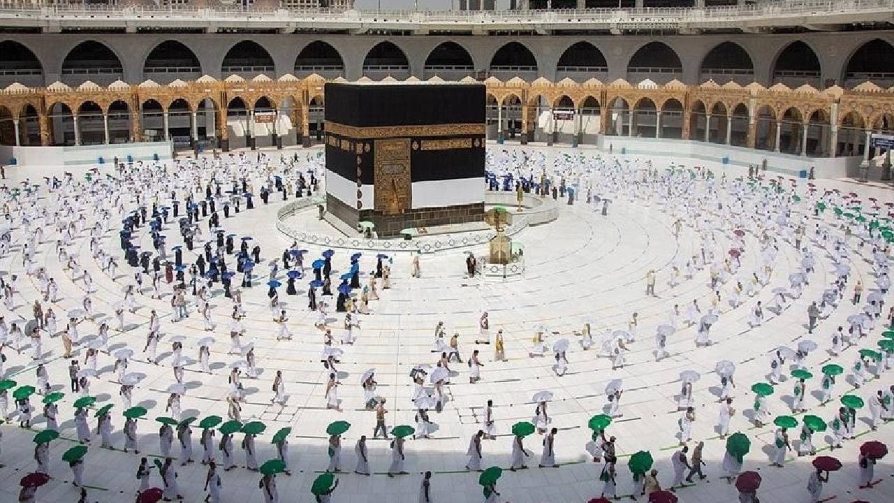 Umre Turu Kâbusa Döndü: Şirket İflas Etti, Yüzlerce Kişi Mahsur Kaldı