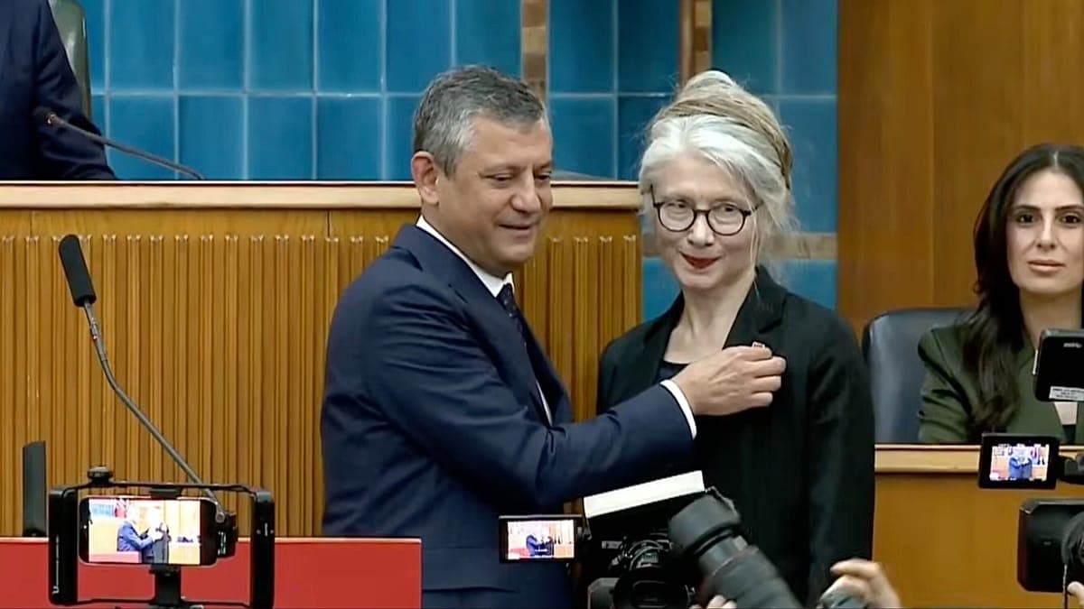 Emine Ülker Tarhan 11 Yıl Sonra CHP'ye Döndü: Çağırdınız, Geldim