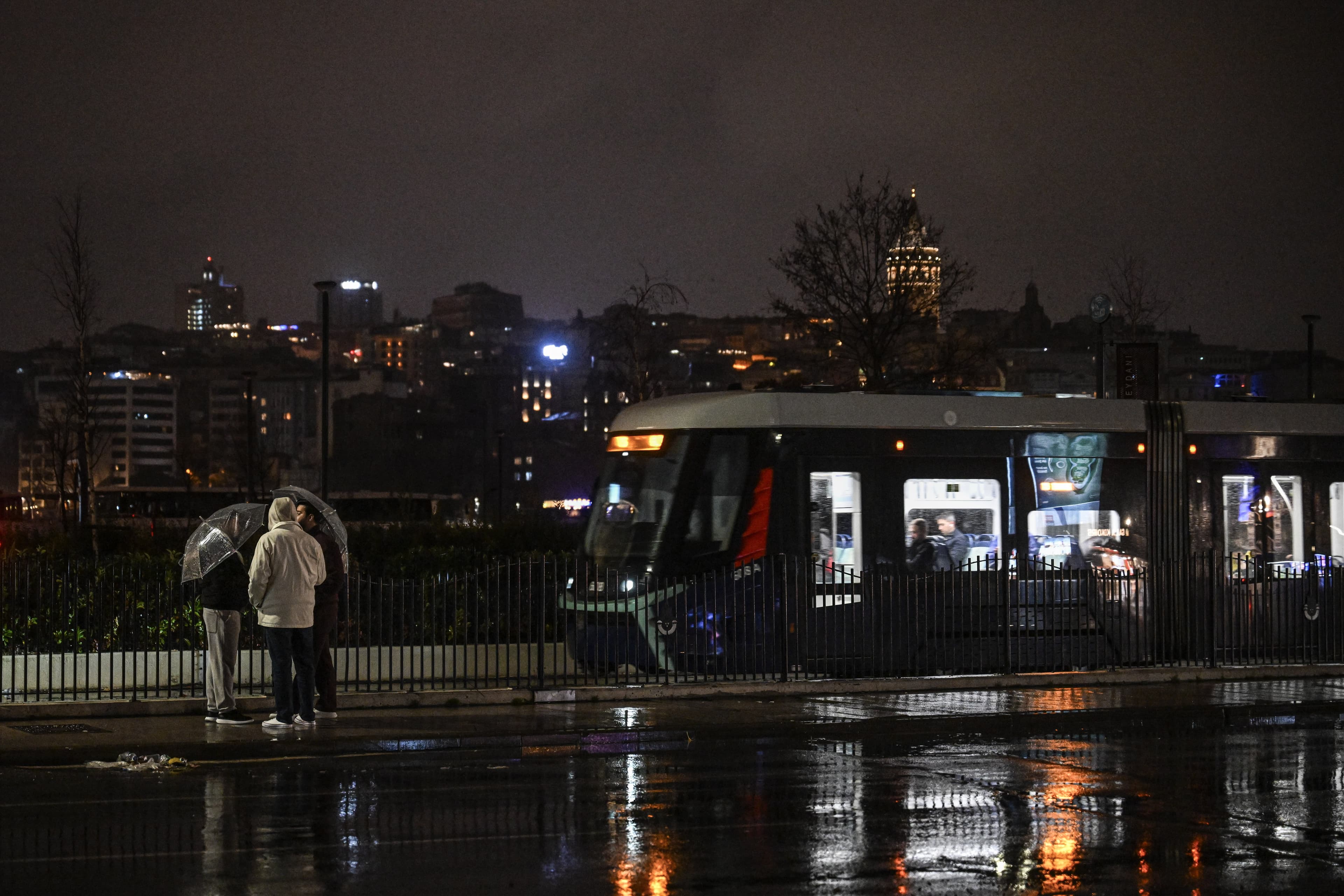 İstanbul'da cuma akşamı ve cumartesiye dikkat. Rüzgar kuvvetlenecek, hava serinleyecek