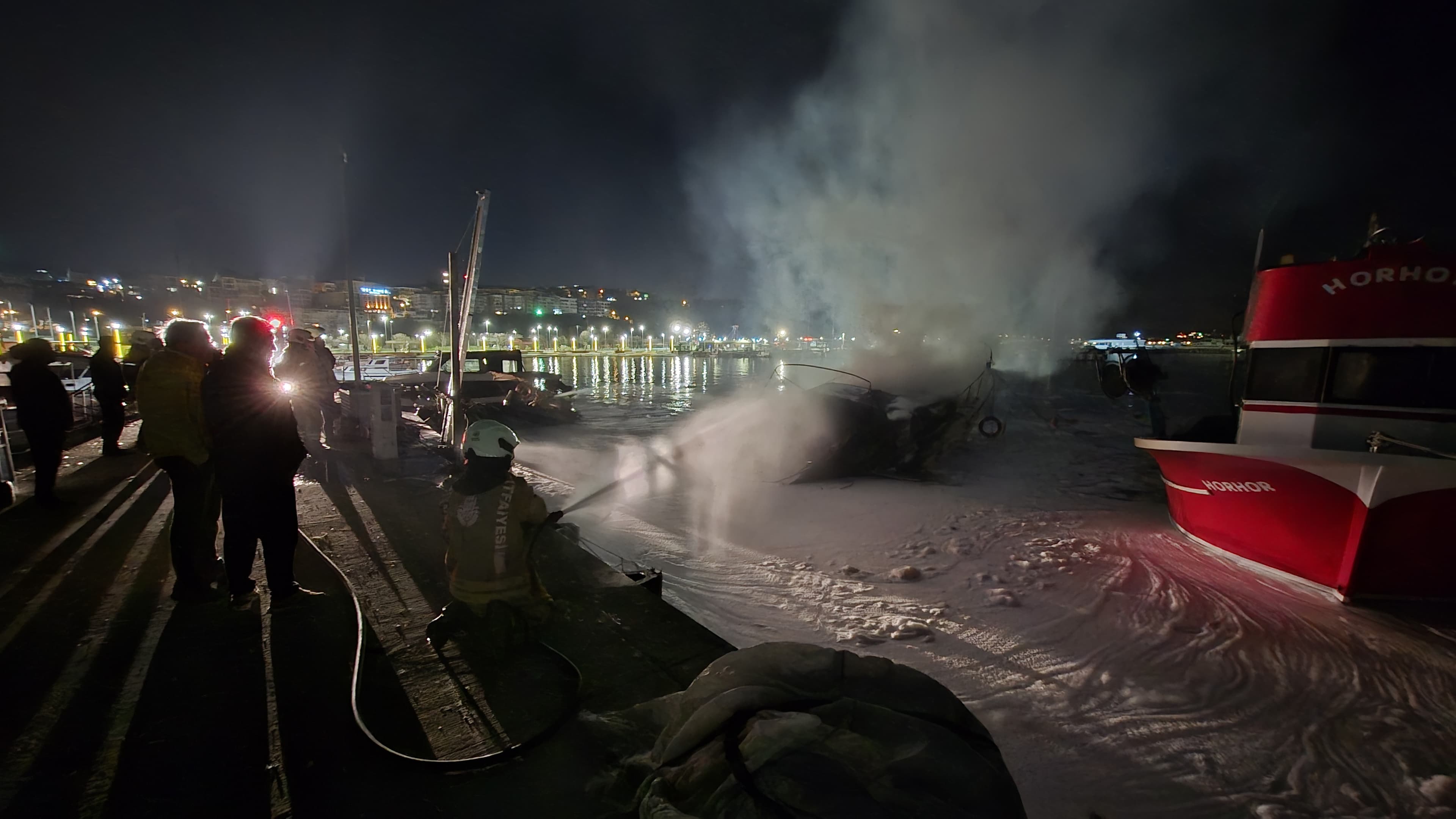 Şile'de yanan yat battı