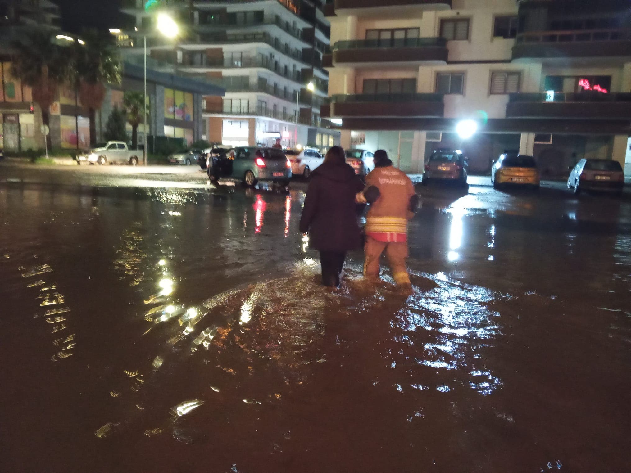 Hatay'da Sağanak Yağış: Cadde ve Sokaklar Sular Altında Kaldı